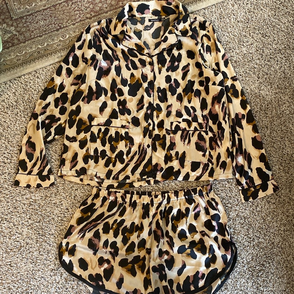 Boohoo Satin Leopard Pajama Set XL